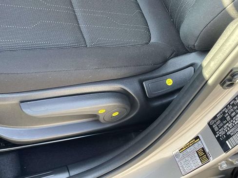 Used 2026 Hyundai Venue SE FWD image 16