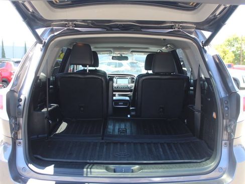Used 2014 Toyota Highlander Limited FWD image 10