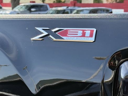 Used 2024 GMC Sierra 2500 SLE w/ SLE Value Package; AWD/4WD image 9