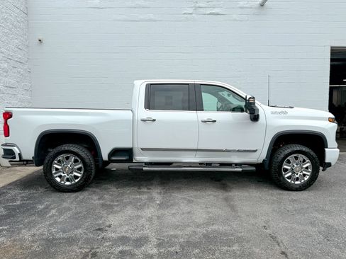Certified 2024 Chevrolet Silverado 2500 High Country w/ Technology Package AWD/4WD image 5