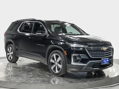 Used 2022 Chevrolet Traverse LT w/ LT Premium Package AWD/4WD image 9