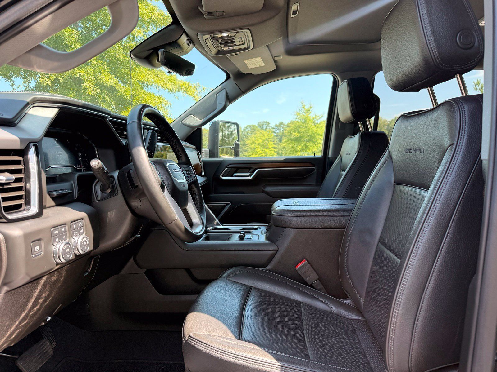 Used 2025 GMC Sierra 2500 Denali w/ Denali Reserve Package AWD/4WD image 33