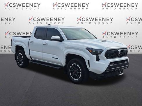 Used 2024 Toyota Tacoma TRD Sport w/ TRD Sport Upgrade Package AWD/4WD image 7