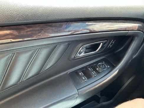 Used 2015 Ford Taurus Limited w/ Equipment Group 301A FWD image 30