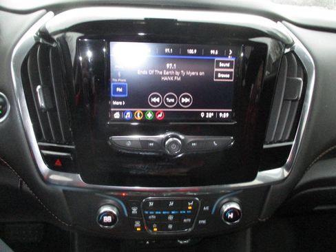 Used 2020 Chevrolet Traverse LS image 9