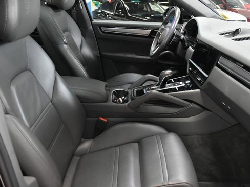 Used 2020 Porsche Cayenne S w/ Premium Package AWD/4WD image 23