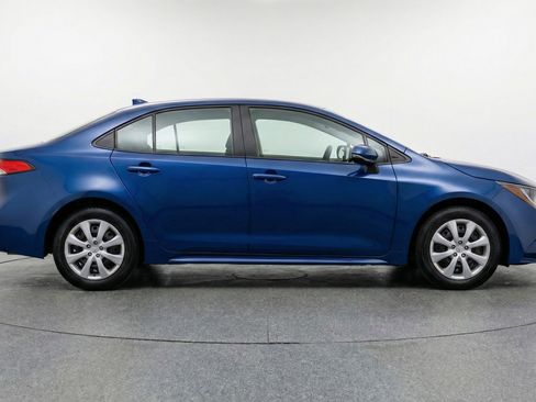 Used 2025 Toyota Corolla LE image 11