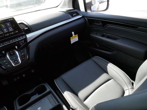 Certified 2026 Honda Odyssey Touring image 11