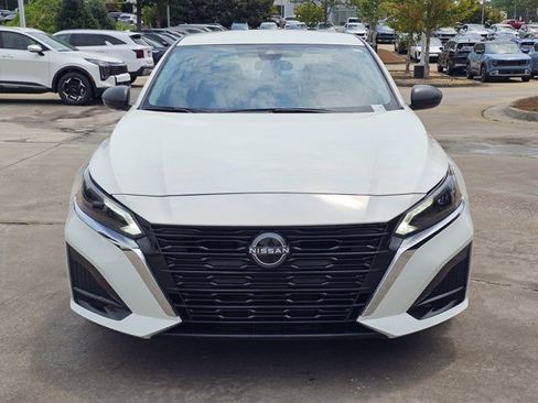 Used 2025 Nissan Altima 2.5 SV FWD image 2
