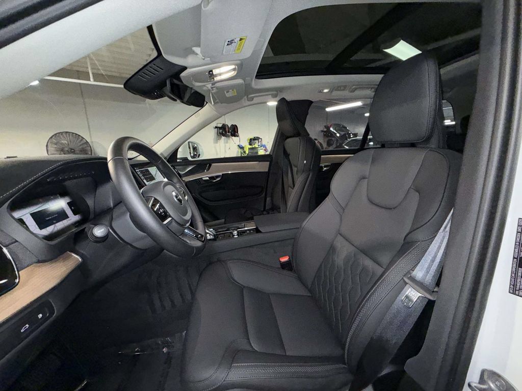 Certified 2025 Volvo XC90 T8 Plus w/ Protection Package Premier AWD/4WD image 2