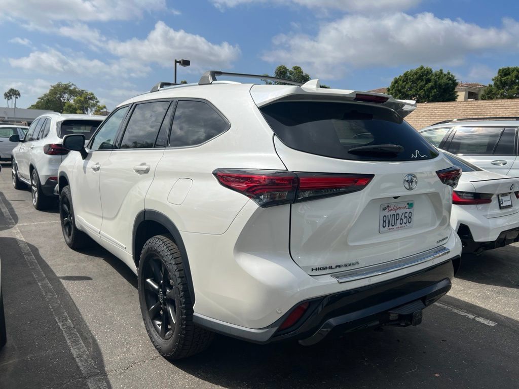 Used 2021 Toyota Highlander Limited FWD image 4