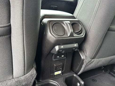 Used 2020 Jeep Wrangler Unlimited Sahara image 28