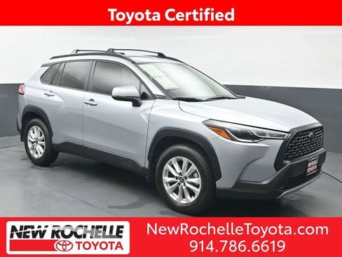 Certified 2024 Toyota Corolla Cross LE image 1