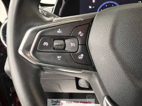 Used 2025 Chevrolet Trax LT w/ LT Convenience Package FWD image 48