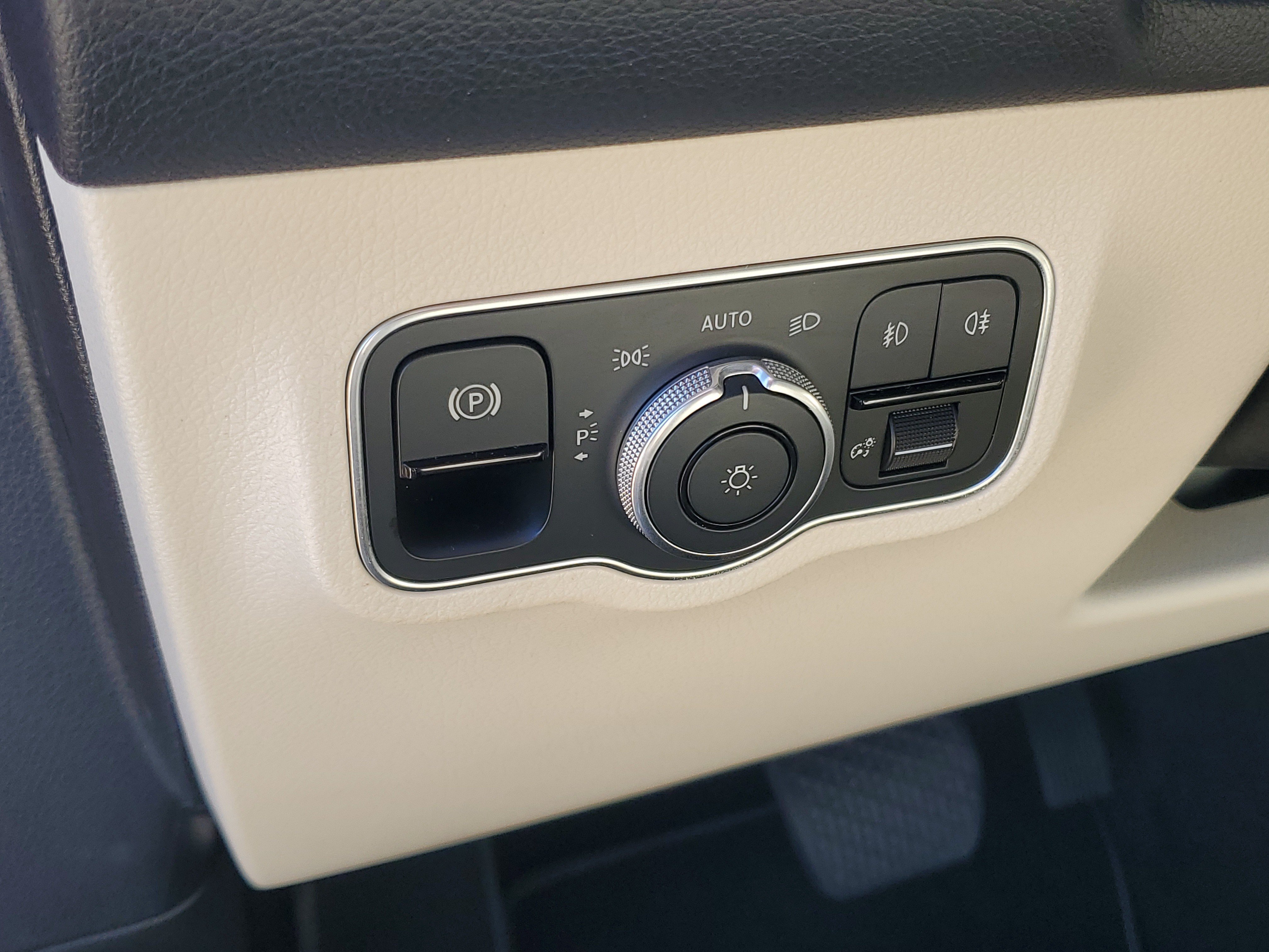 Used 2024 Mercedes-Benz GLB 250 image 15