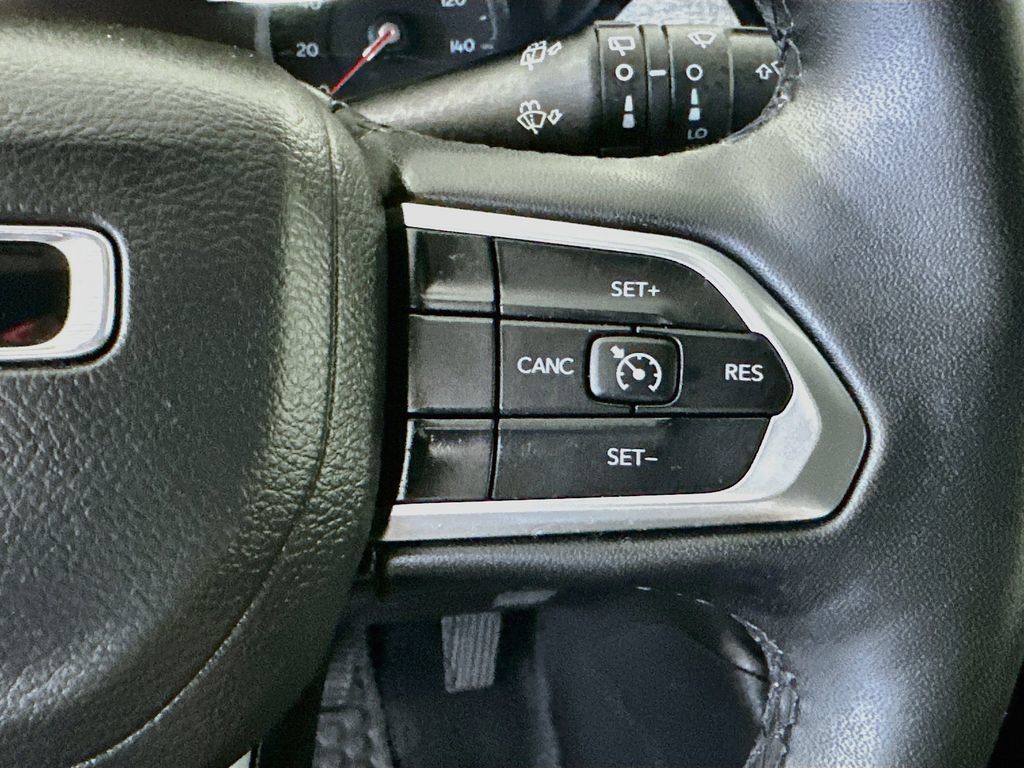 Used 2025 Jeep Compass Latitude w/ Sun & Sound Group AWD/4WD image 27