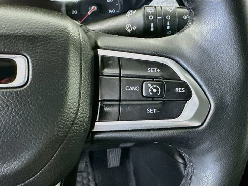 Used 2025 Jeep Compass Latitude w/ Sun & Sound Group AWD/4WD image 27