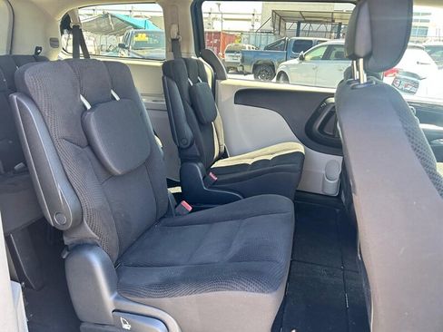 Used 2019 Dodge Grand Caravan SE w/ UConnect Hands-Free Group FWD image 19