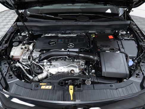 Used 2022 Mercedes-Benz GLB 250 4MATIC image 9