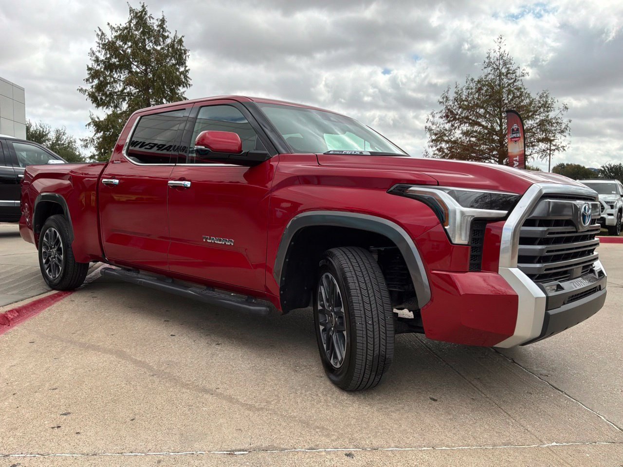 Used 2023 Toyota Tundra Limited w/ Power Package AWD/4WD image 4