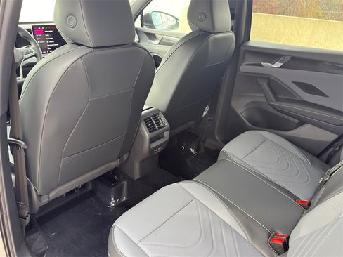 New 2026 Volkswagen Tiguan SE R-Line image 25