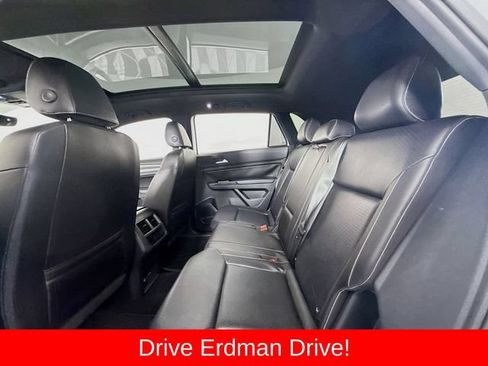 Used 2020 Volkswagen Atlas Cross Sport SE w/ Panoramic Sunroof Package FWD image 9