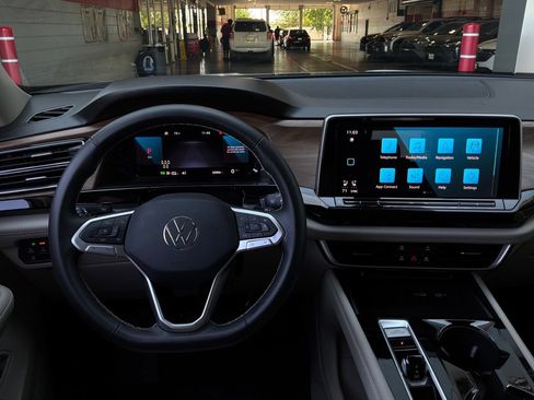 Used 2026 Volkswagen Atlas SE FWD image 16