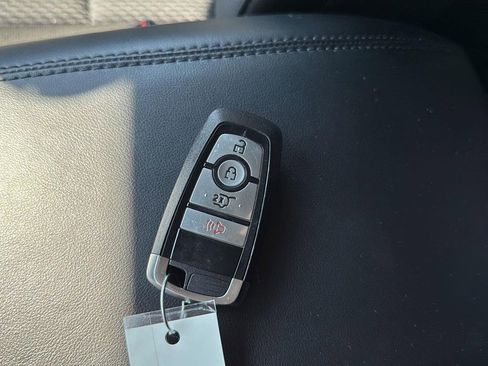 Used 2023 Ford Explorer XLT image 28