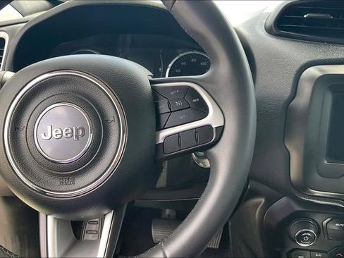 Used 2020 Jeep Renegade Latitude w/ LED Lighting Group AWD/4WD image 11