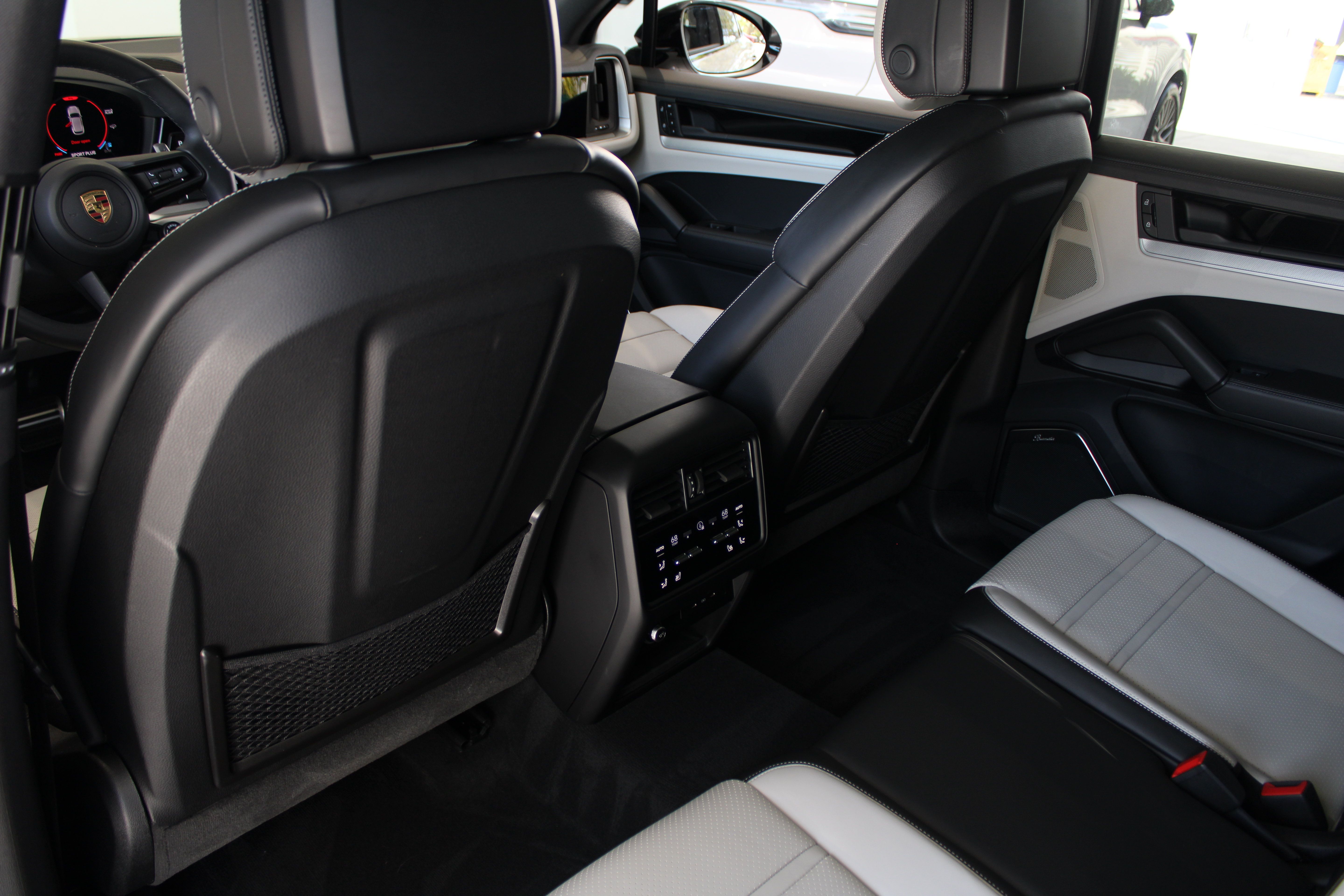 Certified 2025 Porsche Cayenne S AWD/4WD image 28