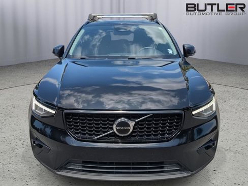 Used 2023 Volvo XC40 B5 Plus image 9