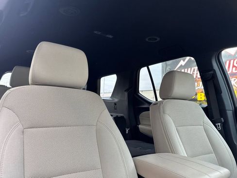 Used 2023 Chevrolet Traverse LT w/ Rear Camera Mirror Package AWD/4WD image 18