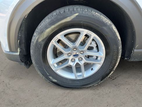 Used 2025 Ford Explorer Active image 14