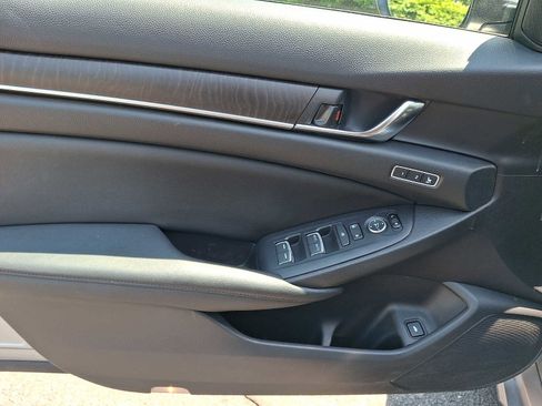 Used 2019 Honda Accord Touring image 12