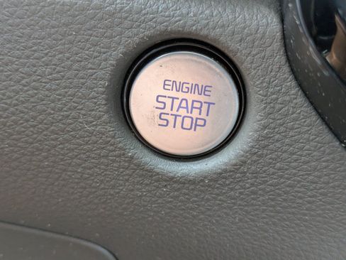 Certified 2025 Kia Carnival FWD image 24