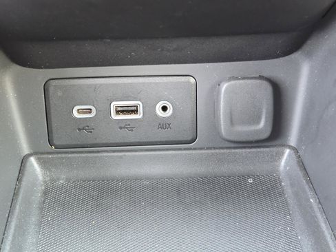 Used 2024 GMC Terrain SLE image 11