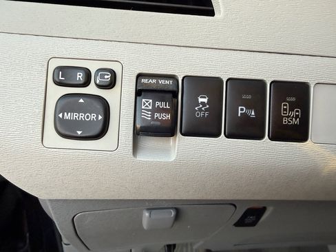 Used 2013 Toyota Sienna AWD image 19