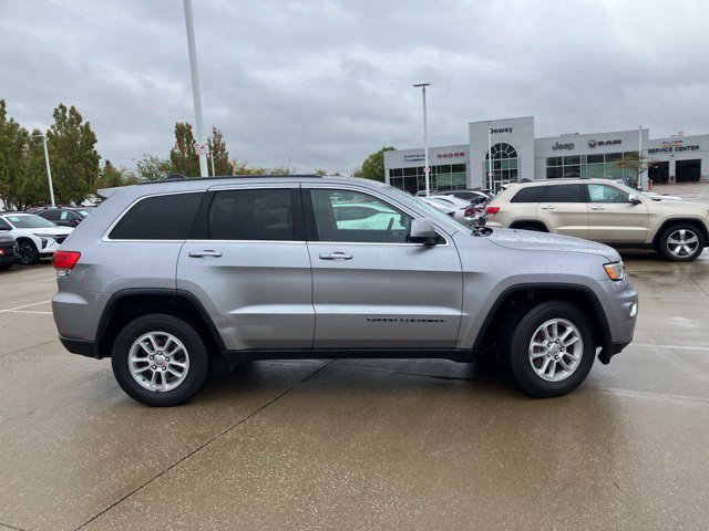 Used 2019 Jeep Grand Cherokee Laredo AWD/4WD image 5