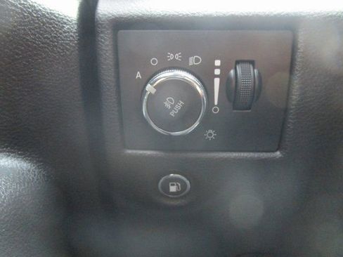 Used 2017 Jeep Grand Cherokee Altitude image 12