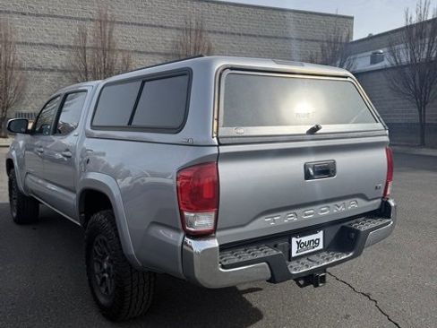 Used 2017 Toyota Tacoma SR5 image 8