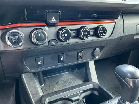 Used 2017 Toyota Tacoma TRD Sport w/ Tow Package image 9