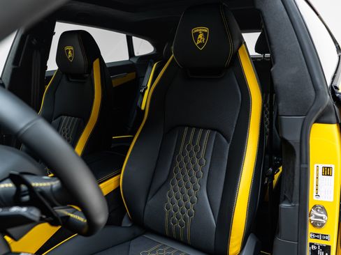 Used 2025 Lamborghini Urus SE AWD/4WD image 4
