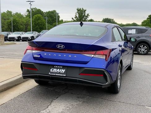 Used 2024 Hyundai Elantra SE FWD image 8
