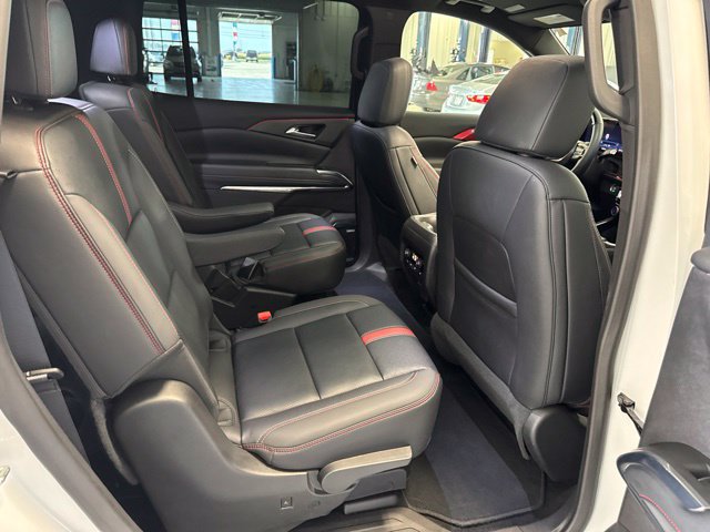 Used 2025 Chevrolet Traverse RS AWD/4WD image 19