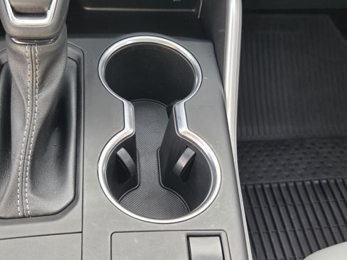 Used 2023 Toyota Highlander XLE image 17