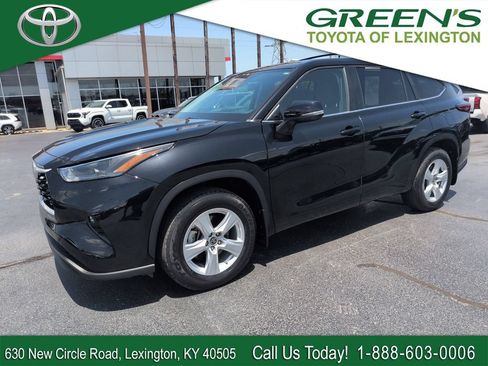 Used 2023 Toyota Highlander LE AWD/4WD image 1