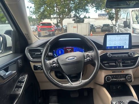 Used 2020 Ford Escape Titanium AWD/4WD image 34