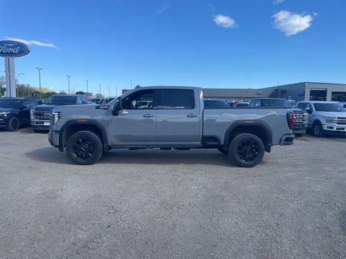 Used 2024 GMC Sierra 2500 AT4 w/ AT4 Premium Plus Package AWD/4WD image 3