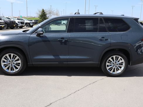 Used 2024 Toyota Grand Highlander AWD image 4