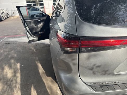 Used 2022 Toyota Highlander Limited FWD image 6